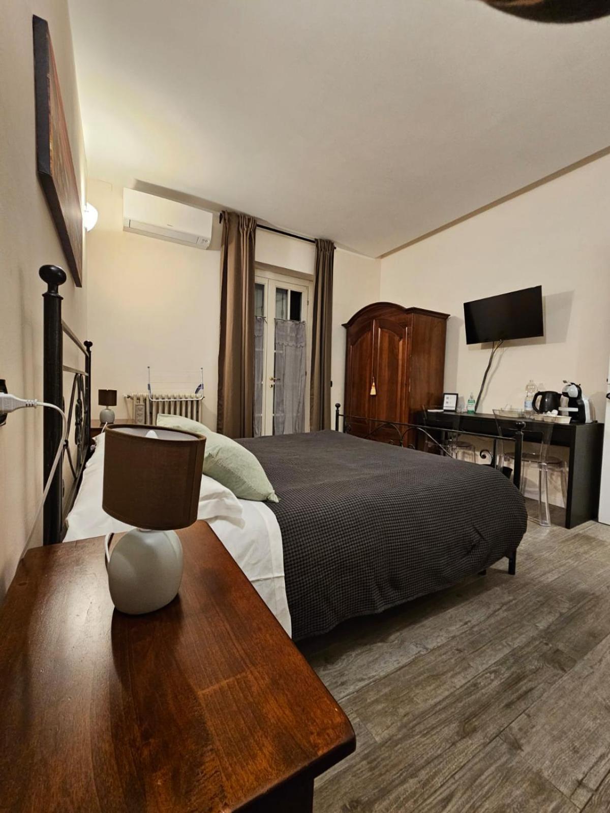 Camera Matrimoniale con Bagno in Comune